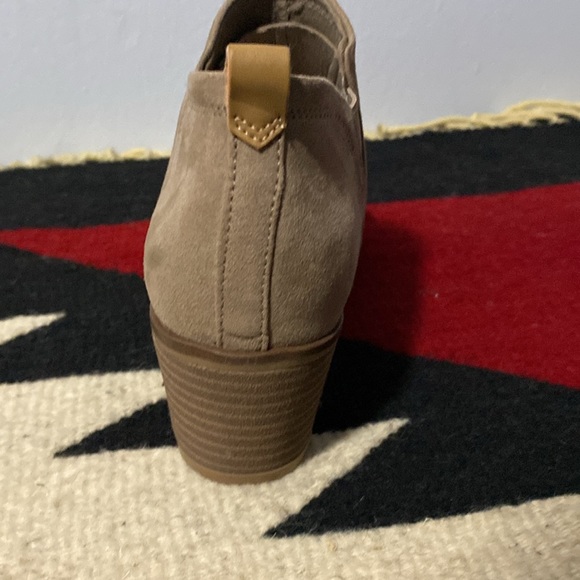 NEW with tag, Dr.Scholls tan slip on booties , 2 1/4” heel 🥾 - Picture 5 of 8
